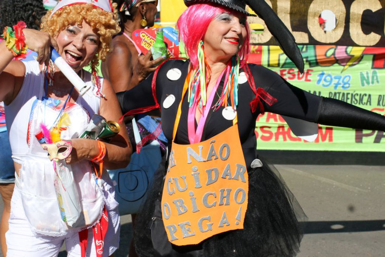 Causas internacionais dão o tom do carnaval do Pacotão em Brasília