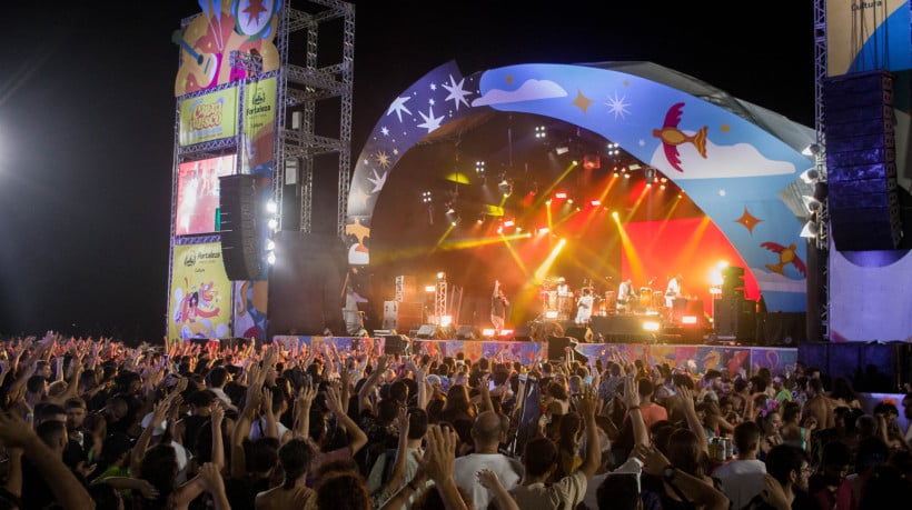 Imagem do Carnaval de Fortaleza 2024, no Aterro da Praia de Iracema