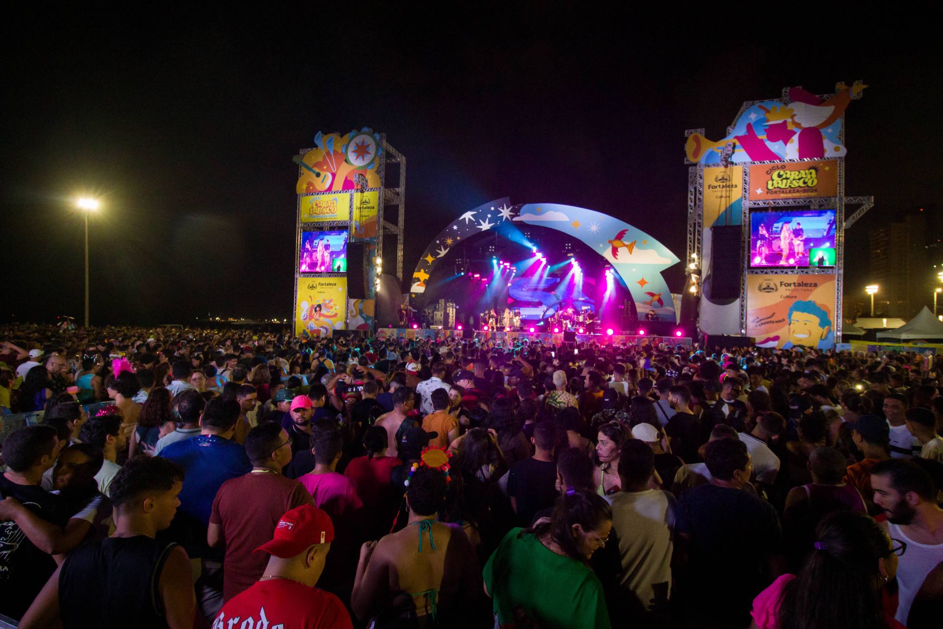 Show da cantora Solange Almeida no Aterrinho da Praia de Iracema na segunda-feira, 12 (Foto: Samuel Setubal)