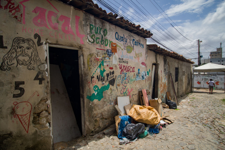 ￼CASAS foram interditadas
com rachaduras