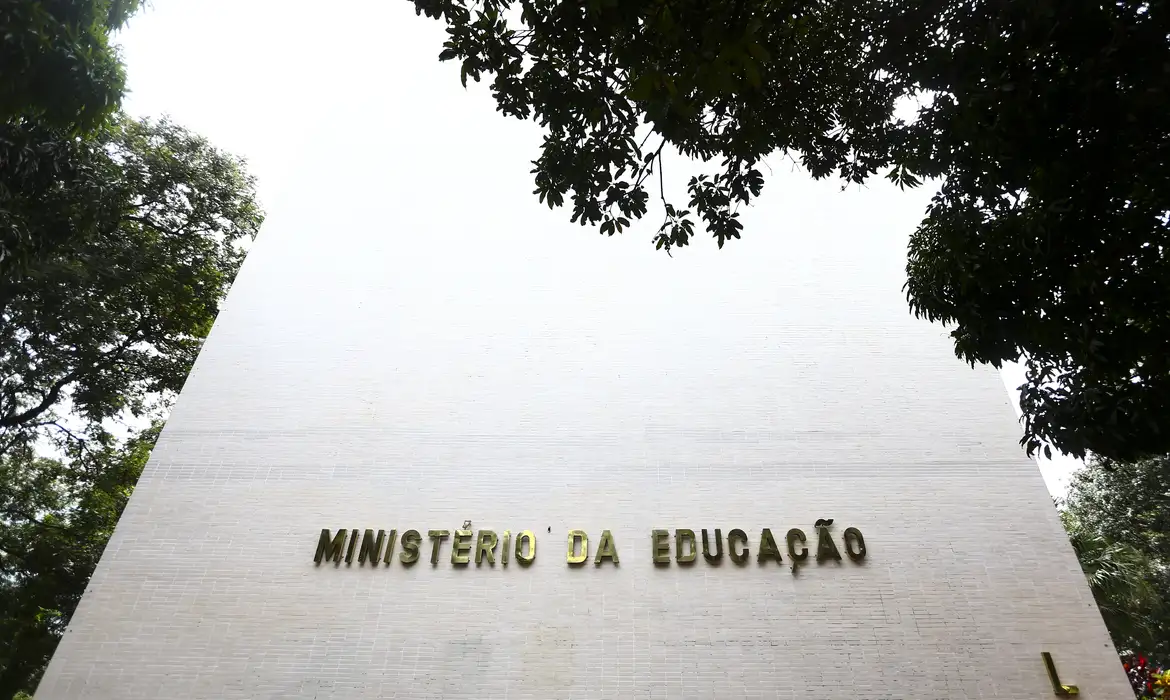 Governo deve repassar 37,2 milhões do salário-educação em 2024