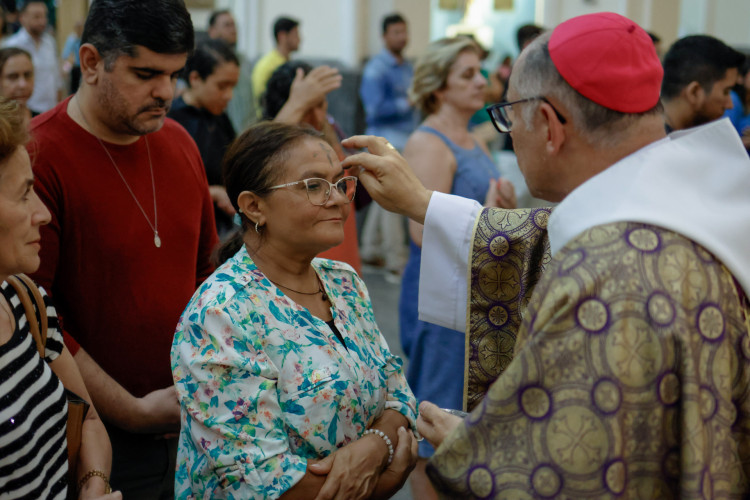 FORTALEZA, CEARÁ,  BRASIL- 14.02.2024: Missa quarta-feirade cinzas,  na Catedral da Sé de Fortaleza, presidida por Dom Gregório. (Foto: Aurélio Alves/ O POVO)