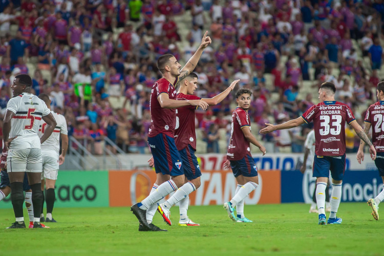 Thiago Galhardo comemora gol no jogo Fortaleza x River-PI, no Castelão, pela Copa do Nordeste 2024