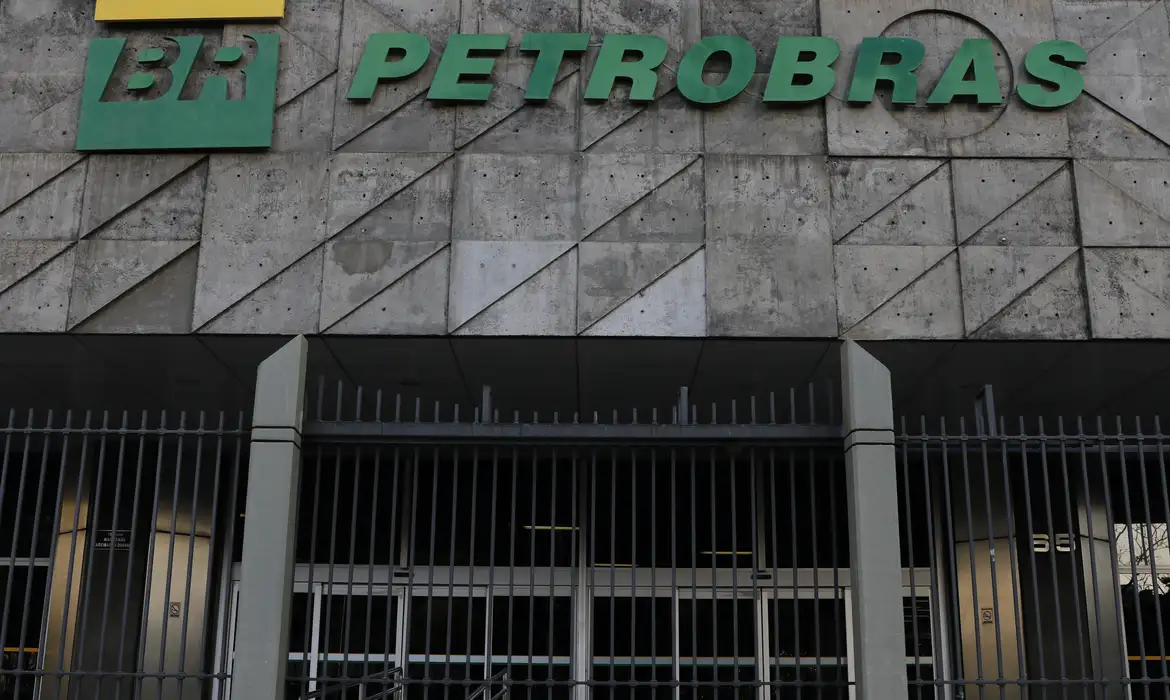 Parceria da Petrobras com árabes busca recuperar operação de refinaria(Foto: )