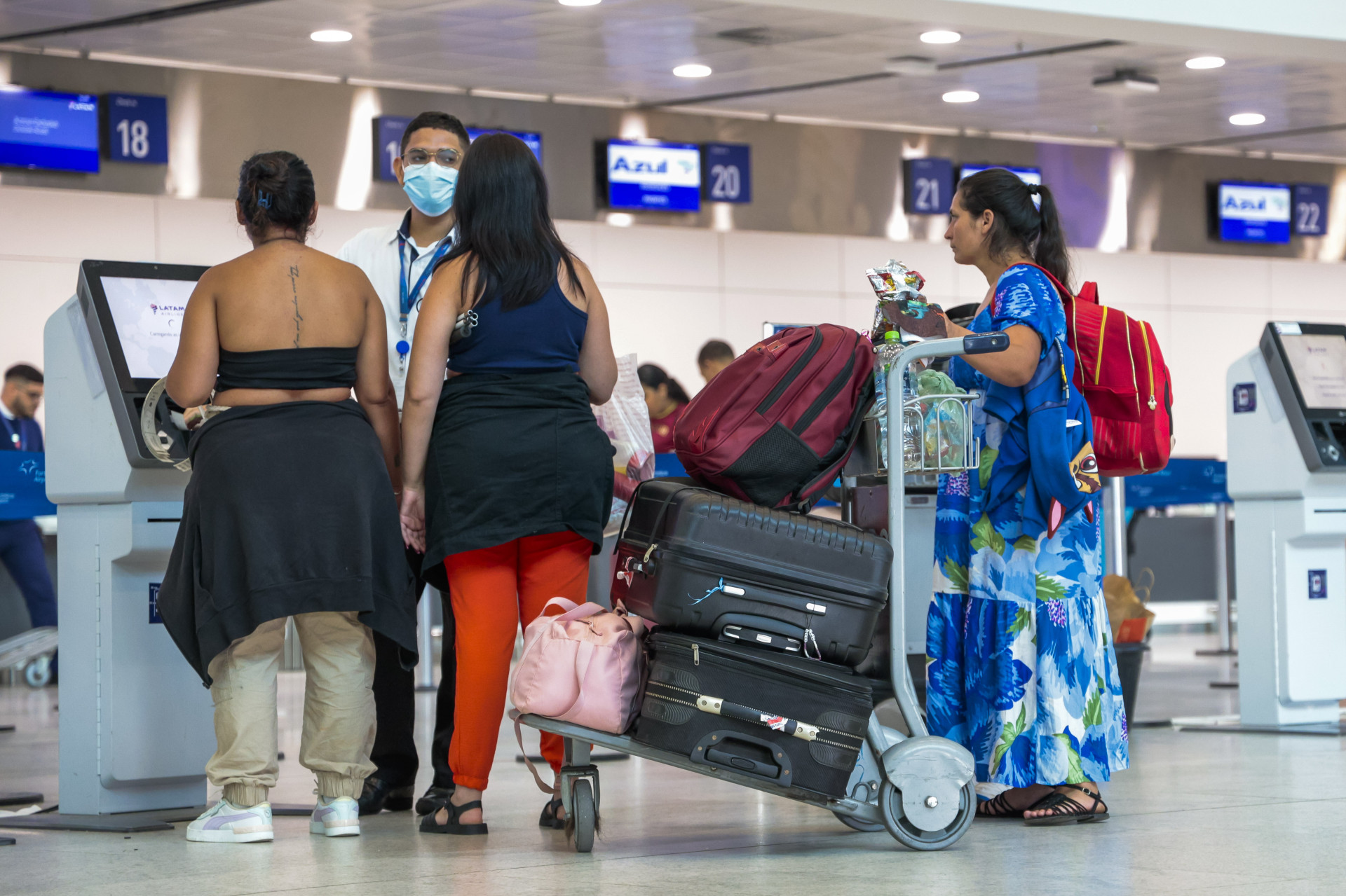 Movimentação de passageiros no Aeroporto Pinto Martins (Foto: FCO FONTENELE)