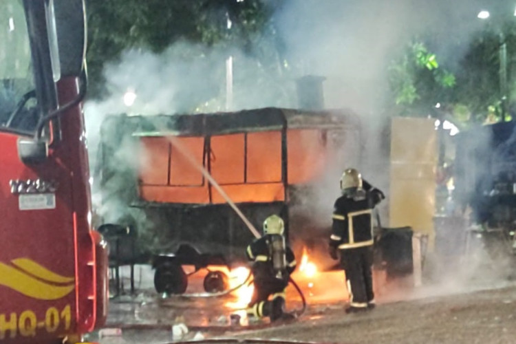  O incêndio aconteceu na noite do sábado, 17. Segundo o proprietário do local, não houve feridos