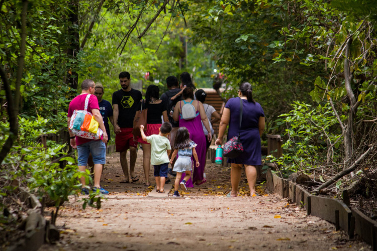 Trilhas do Parque do Cocó recebem diversas famílias neste final de semana pós-Carnaval 