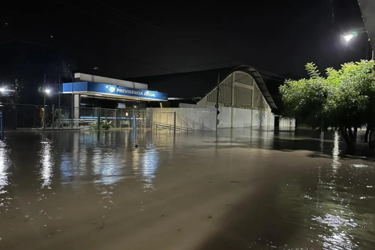 Em Nova Russas, teria chovido 130 mm, de acordo com dados não-oficiais