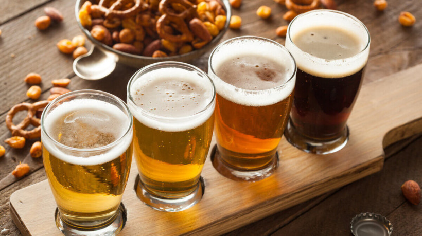 Ambev é fabricante de bebidas, especialmente cervejas. (Imagem: Brent Hofacker | Shutterstock) 