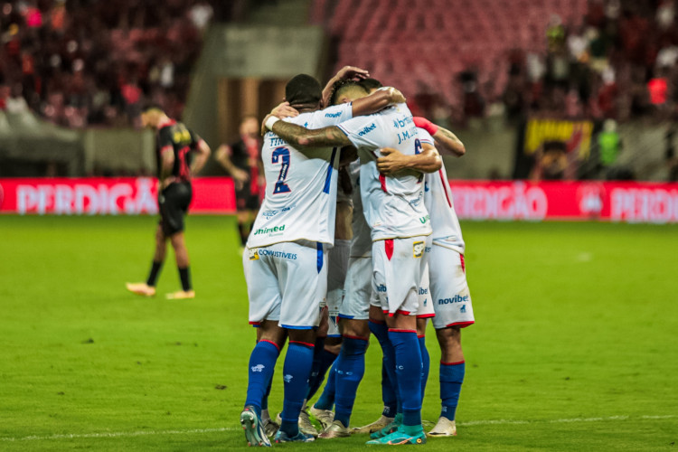 Moisés, atacante do Fortaleza, comemora gol marcado diante do Sport