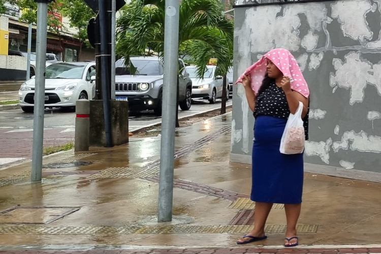 Chuvas na manhã desta quarta-feira, 21, em Fortaleza