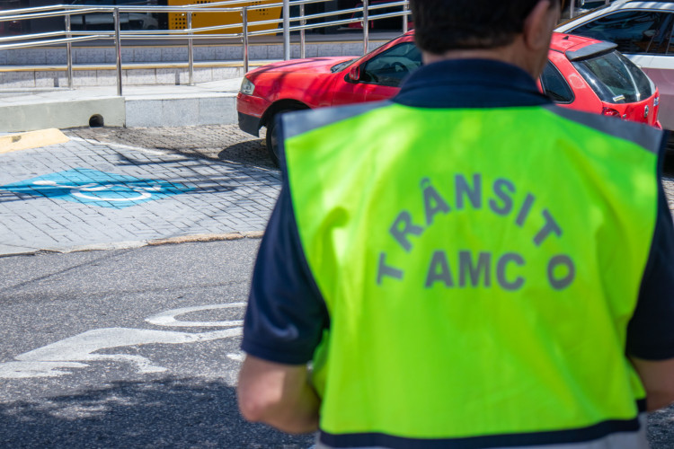 Imagem de apoio ilustrativo. Dois acidentes de trânsito foram registrados na manhã desta quinta-feira, 22, na Capital. Agentes de trânsito da AMC estiveram nos locais das ocorrências