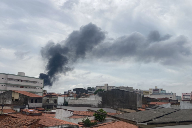 Fumaça está sendo projetada para o alto