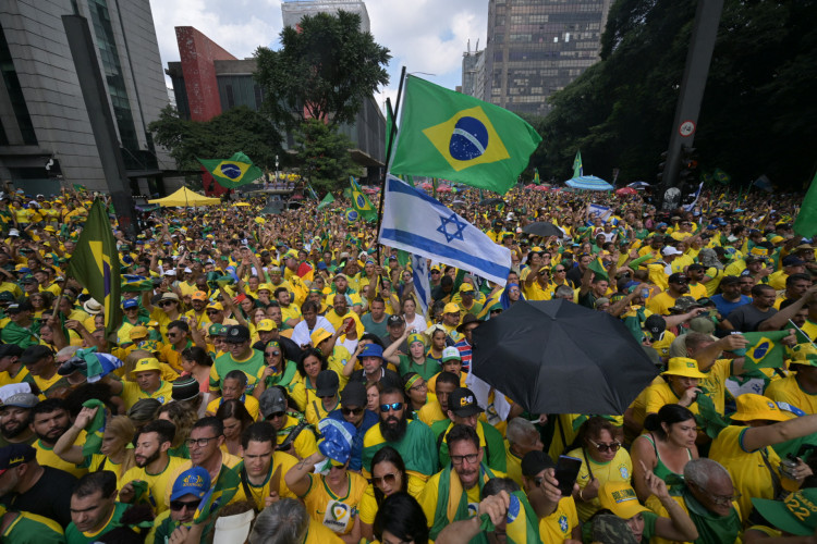 ￼Bandeiras de Israel se espalharam pelo ato pró-Bolsonaro na Avenida Paulista