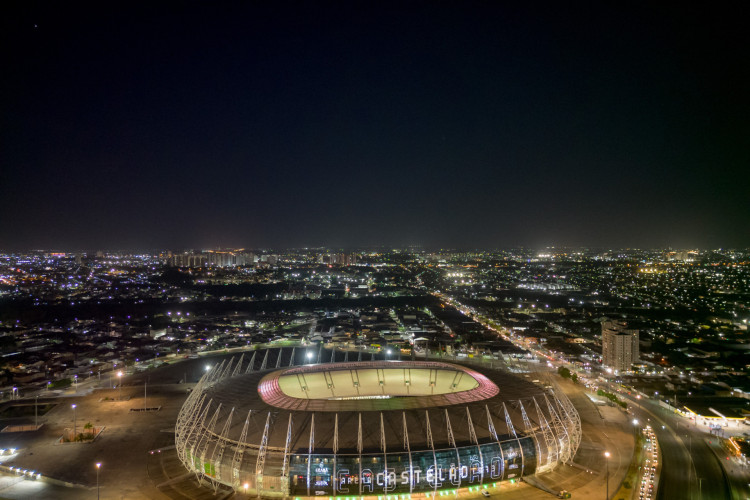 FORTALEZA-CE, BRASIL, 10-11-2023: Arena Castelão comemora 50 anos, Governador Elmano de Freitas inaugura nova iluminação e telões. (Foto: Aurelio Alves/O Povo)