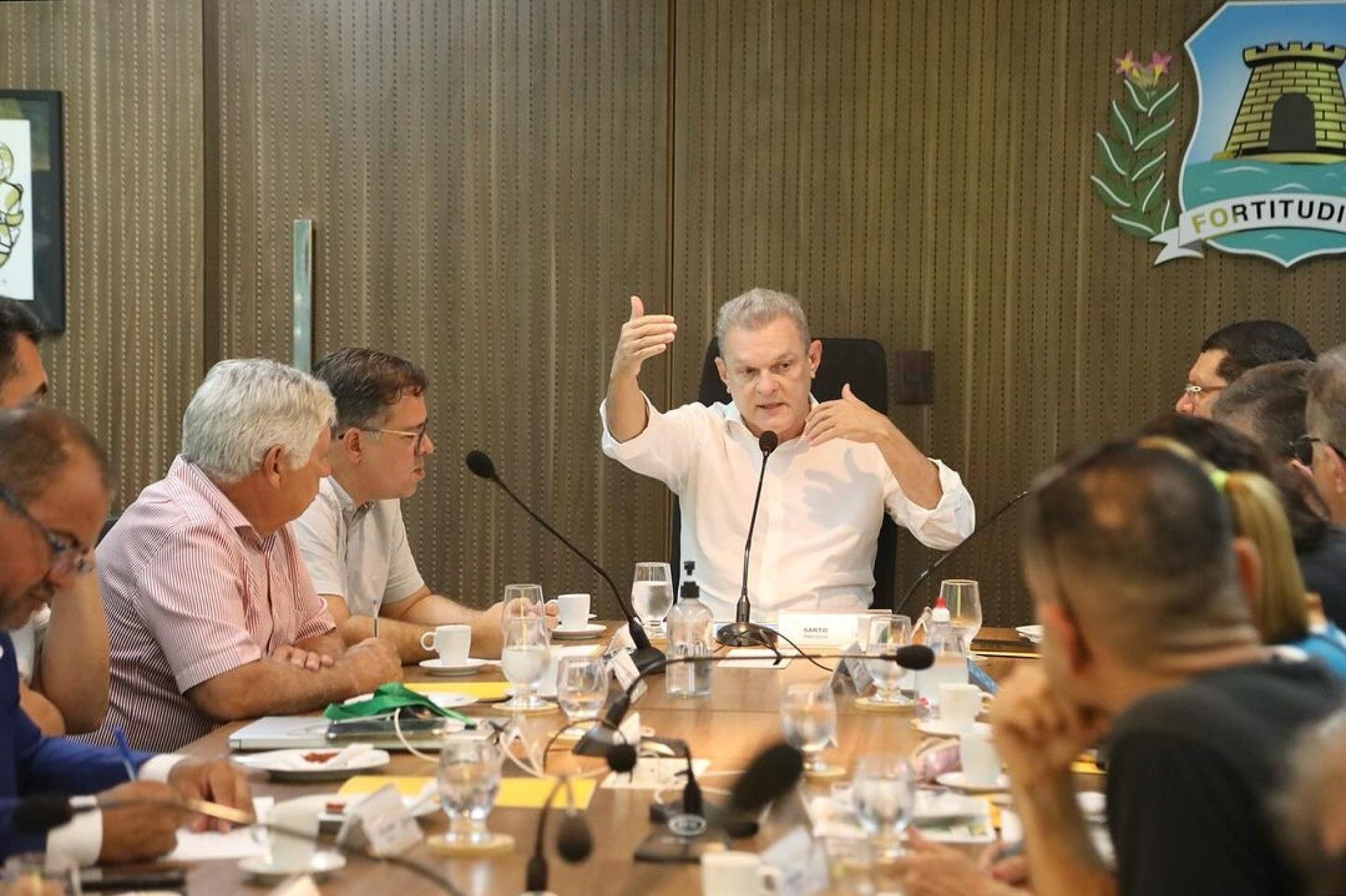 Sarto em reunião para discutir reajuste dos servidores (Foto: Reprodução/Instagram @sartoprefeito12)