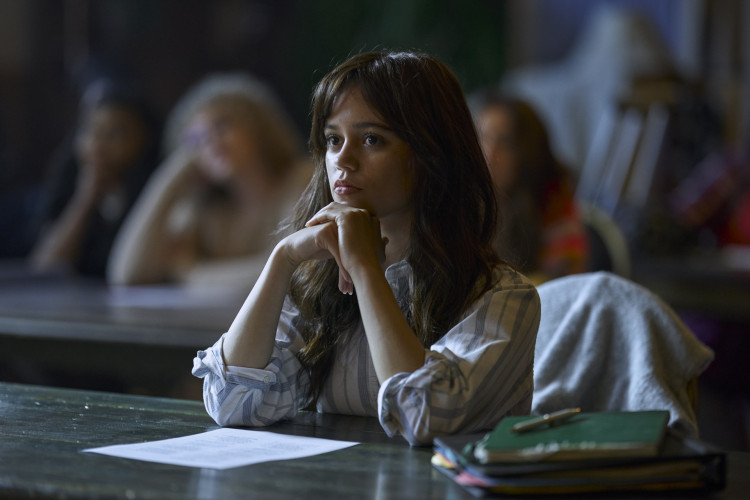 Jenna Ortega vive estudante que se envolve com professor mais velho em longa-metragem