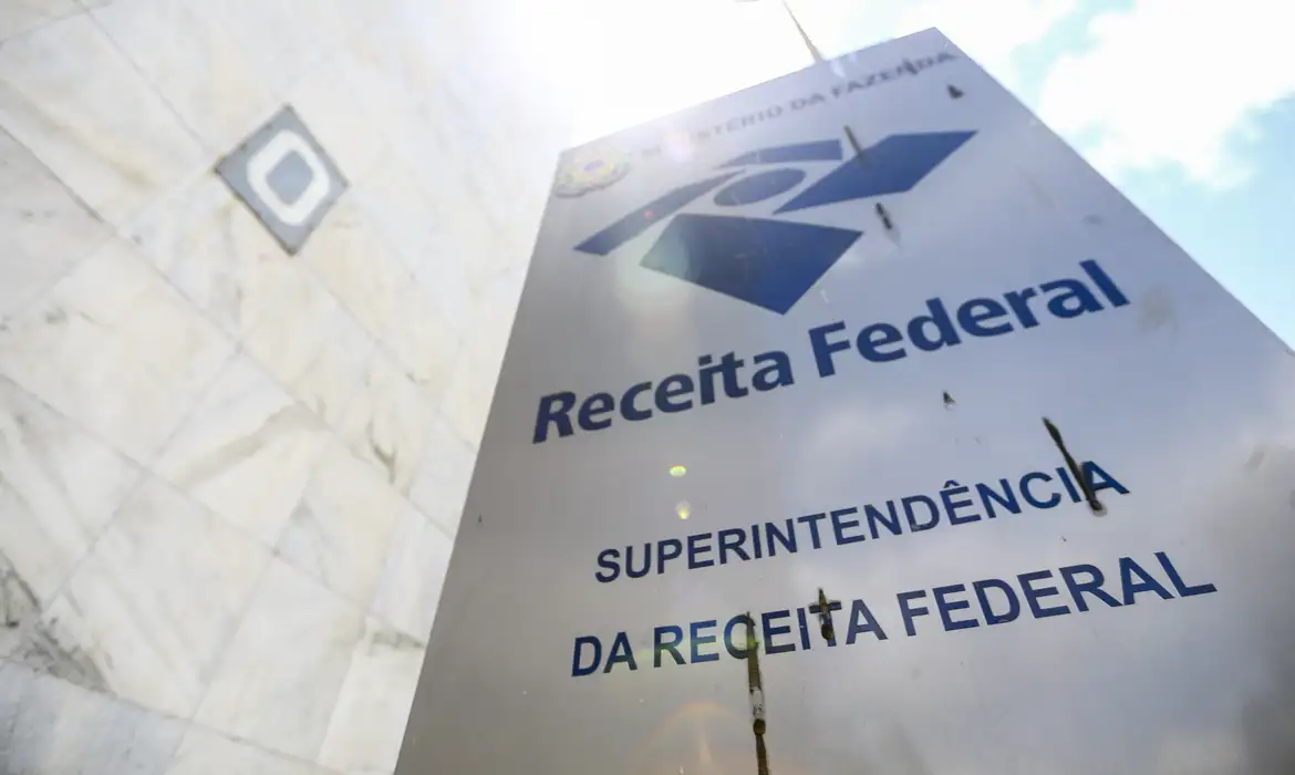 Receita paga nesta quinta-feira restituições de lote residual do IRPF 