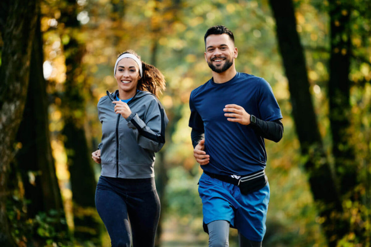 Exercícios favorecem a circulação sanguínea, potencializando o rendimento esportivo (Imagem: Drazen Zigic | Shutterstock)