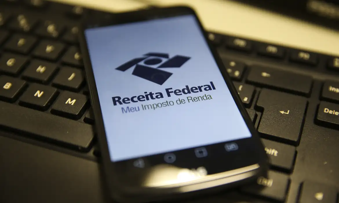 É importante separar todos os documentos de forma antecipada para declarar o Imposto de Renda. (Foto: Marcello Casal Jr/Agência Brasil)
