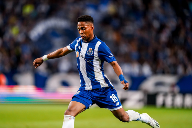 Lateral-esquerdo Wendell em jogo do Porto