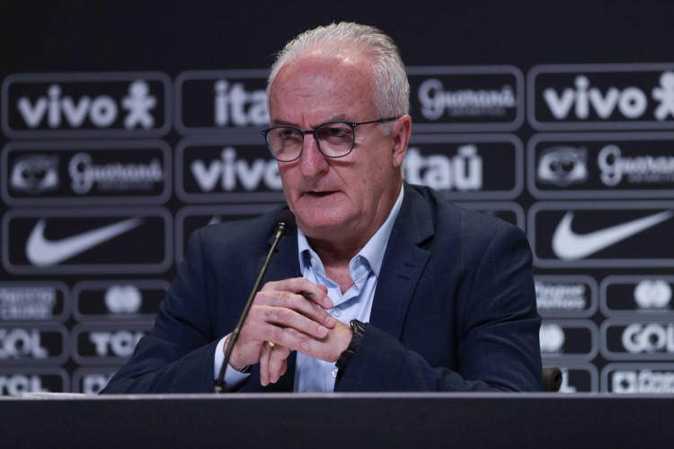 Técnico Dorival Júnior comentou atentado contra ônibus do Fortaleza durante a convocação da seleção brasileira para amistosos. 