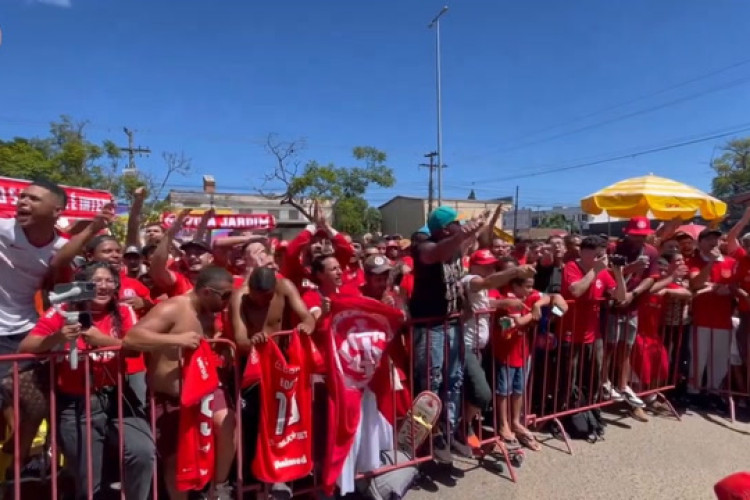 Chegou! Borré é recebido com grande festa em Porto Alegre