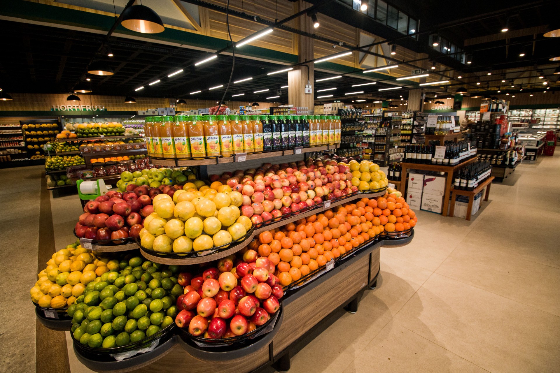 ￼DENTRE os vilões da cesta 
básica, o tomate se destaca  (Foto: Samuel Setubal)