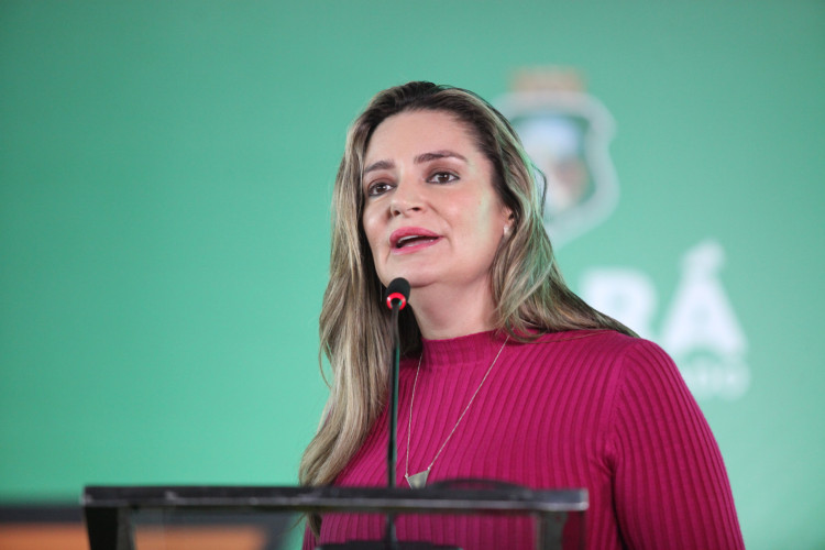 Augusta Brito, primeira suplente, se afastou do mandato de senadora