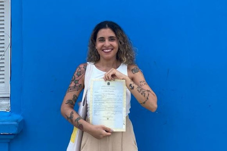 Após quase três anos, a pernambucana Ceú Albuquerque conquistou o reconhecimento intersexo na certidão de nascimento