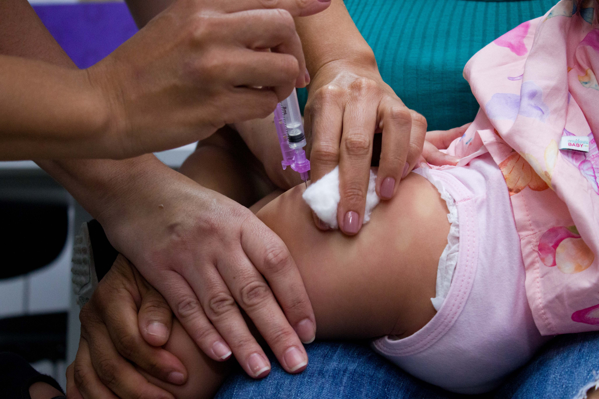￼A PRIMEIRA dose contra a poliomielite é aplicada aos dois meses de idade (Foto: Samuel Setubal)