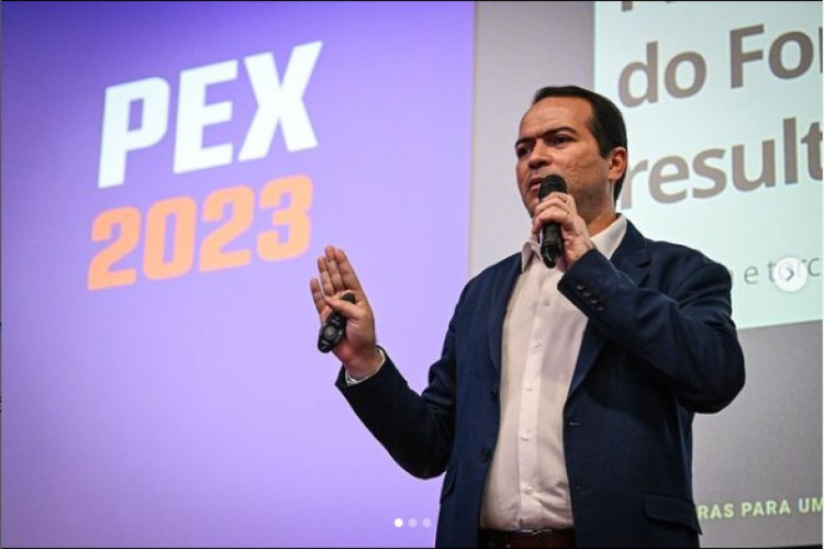 Marcelo Paz durante palestra na sede da Federação Paulista de Futebol (FPF)