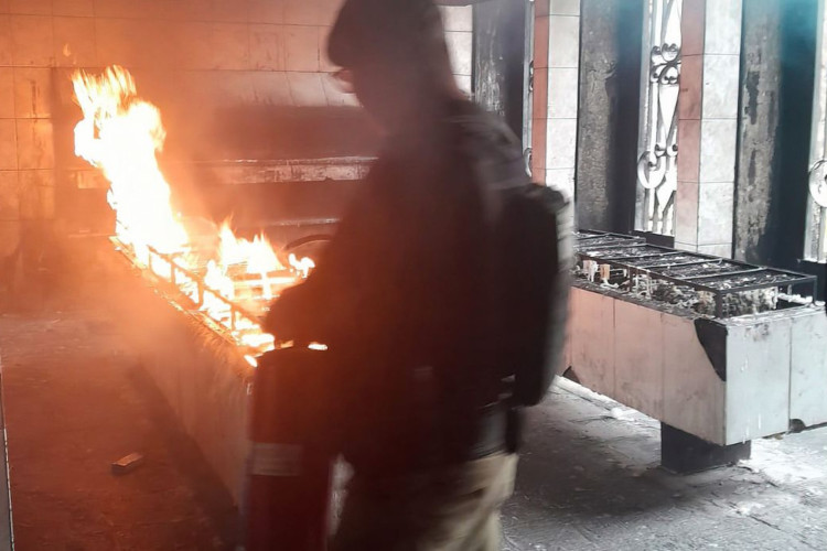 Igreja histórica sofre incêndio sem vítimas no centro do Rio