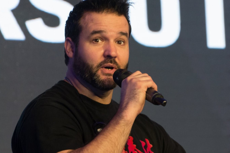 Austin St. John, ator de 'Power Rangers', anuncia linha de camisas com frases de Hitler