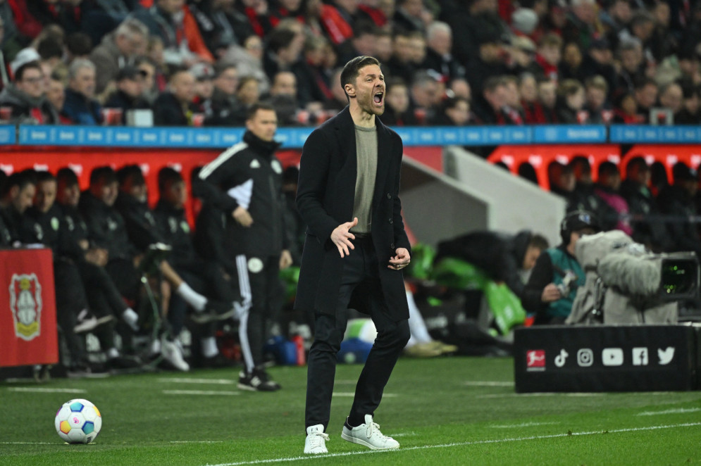 Xabi Alonso está invicto no comando do Bayer Leverkusen nesta temporada, após 37 jogos disputados(Foto: INA FASSBENDER / AFP)