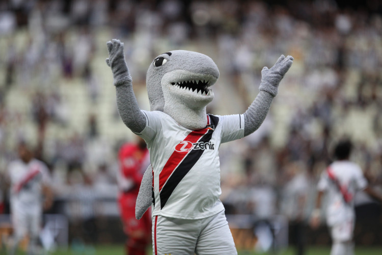 FORTALEZA, CEARÁ, BRASIL,16.03.2024: Tutuba, mascote do Ferroviário. Jogo pela semifinal do campeonato cearense, Ceará vs Ferroviário. Arena Castelão.