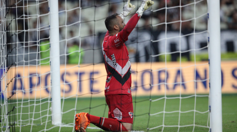 FORTALEZA, CEARÁ, BRASIL,16.03.2024:Douglas Dias, goleiro do Ferroviário.  Jogo pela semifinal do campeonato cearense, Ceará vs Ferroviário. Arena Castelão.