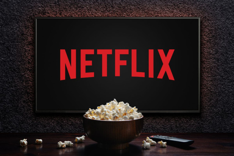 Filmes de ficção científica disponíveis na Netflix transportam os espectadores para realidades alternativas (Imagem: Hamara | Shutterstock) 