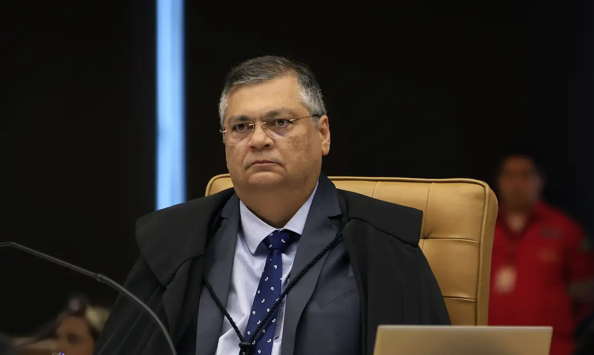 Dino rejeita recurso de Bolsonaro contra multa aplicada pelo TSE