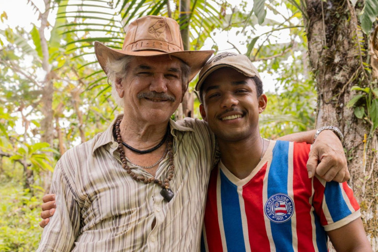 Deocleciano acredita que João Pedro é o filho que Deus o tirou e afirma que irá ficar ao lado dele
