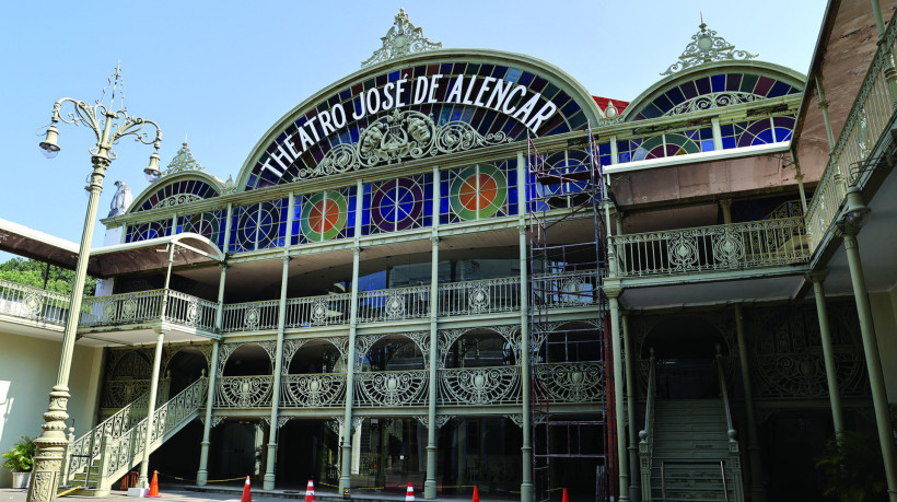 Músicos denunciam falta de reparo em piano do Theatro José de Alencar