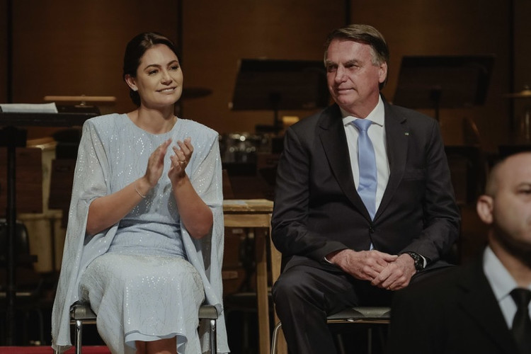 Michelle Bolsonaro e Jair Bolsonaro em homenagem da Câmara Municipal de São Paulo