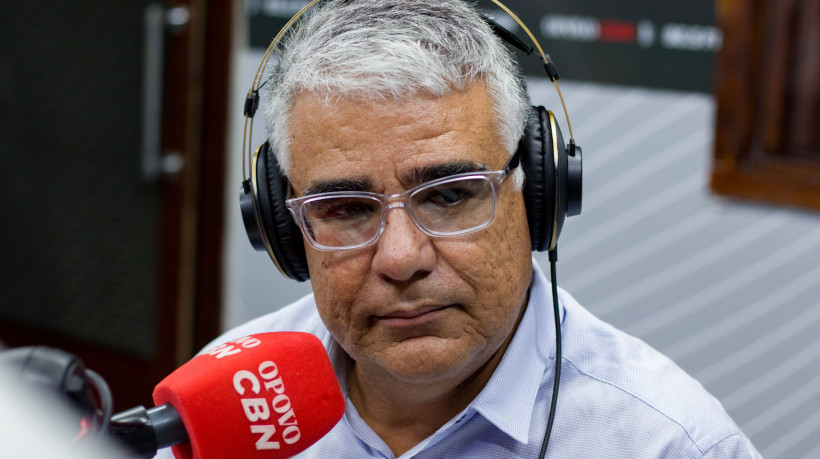  Eduardo Girão em entrevista para a rádio O Povo CBN; veja as propostas do candidato