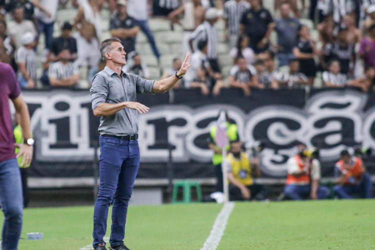 Técnico Vagner Mancini no jogo Fortaleza x Ceará, no Castelão, pela Copa do Nordeste 2024