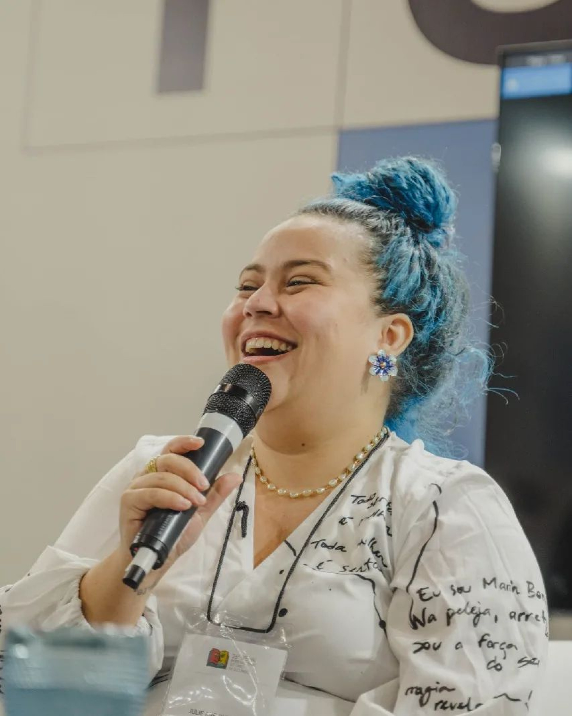 Julie Oliveira, cordelista cearense que estará na VI Conferência Internacional, na Universidade de Leiden, na Holanda (Foto: Reprodução/Redes Sociais)