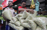 FORTALEZA, CEARÁ, BRASIL,29.03.2024: Compras da Páscoa no Mercado São Sebastião.