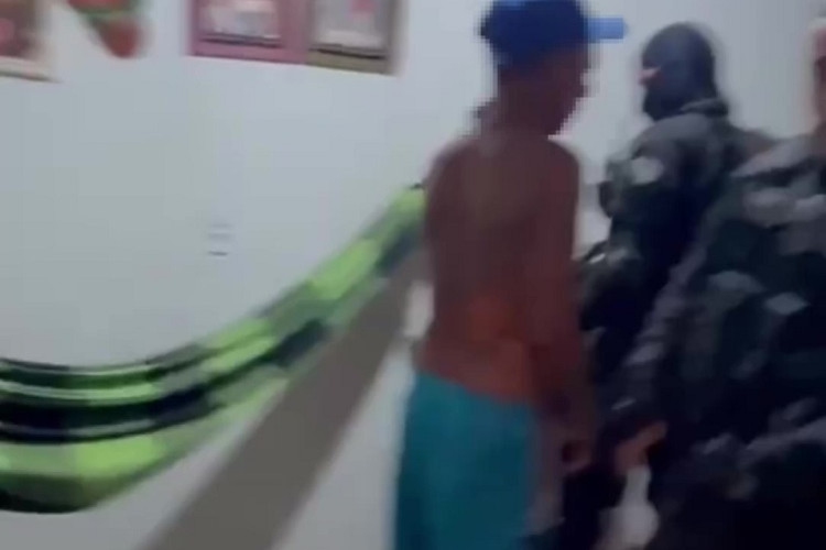 Jovens gravaram a abordagem policial que denunciaram como truculenta na noite dessa sexta-feira em Lavras da Mangabeira