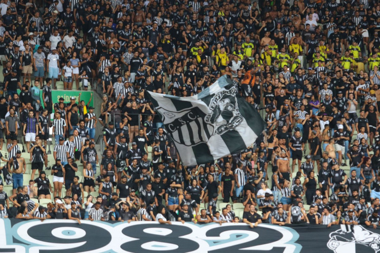 Torcida do Ceará faz a festa no primeiro jogo da final do Campeonato Cearense