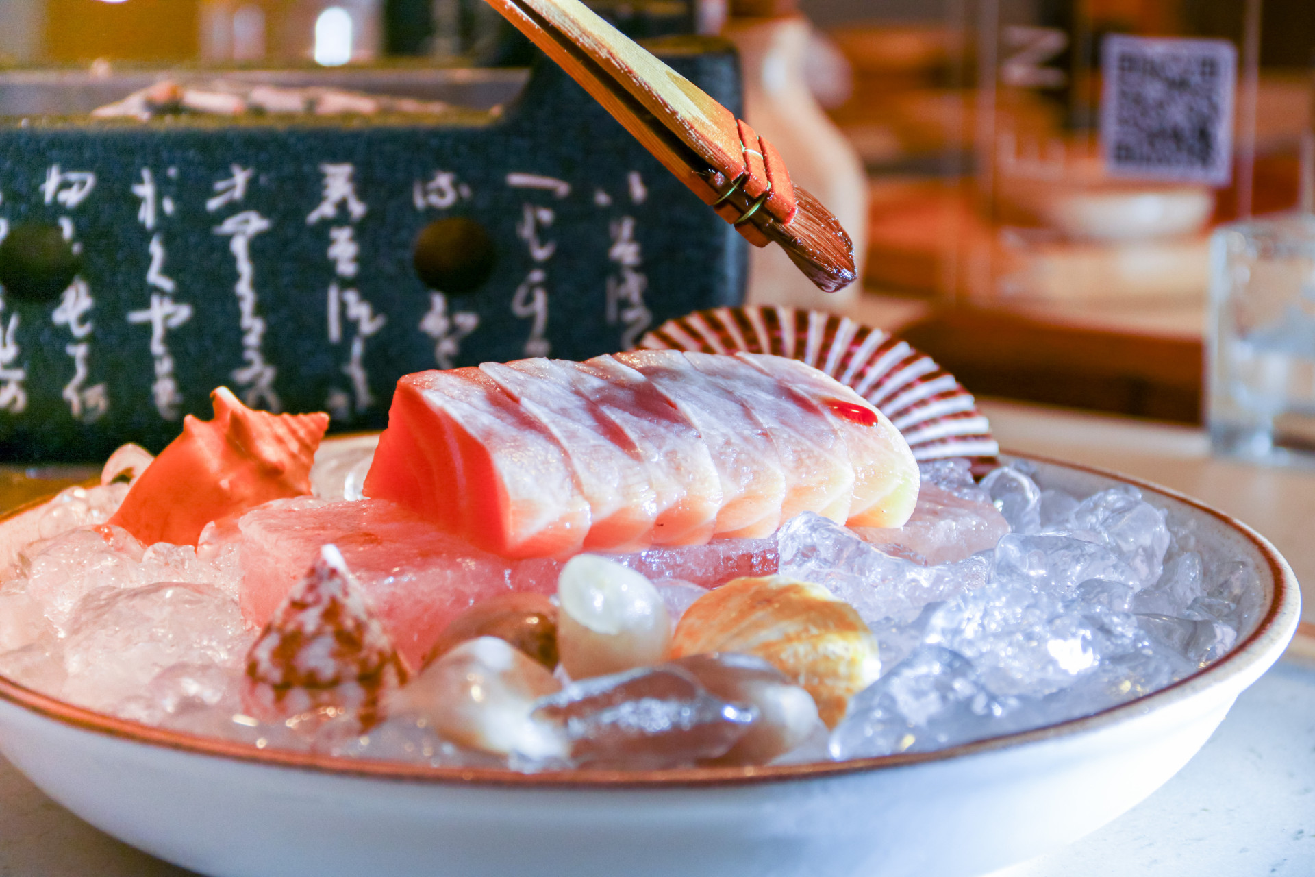 Restaurante Yoto aposta na cozinha Nikkei, com toques contemporâneos, em seu menu
 (Foto: Yuri Allen/Especial para O Povo)