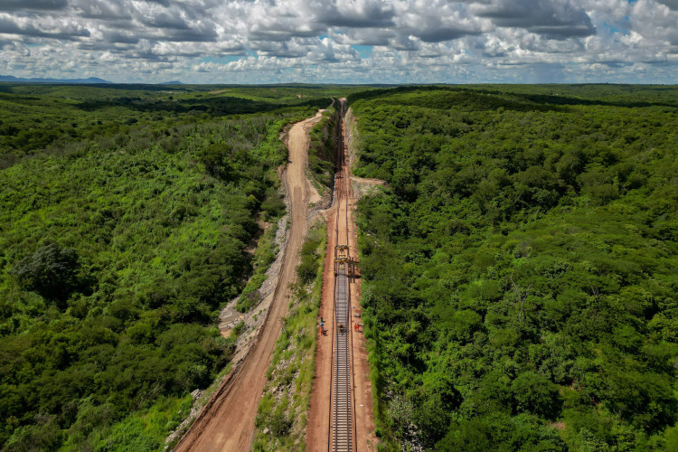 Vista aérea das obras da ferrovia Transnordestina em Iguatu, no Ceará